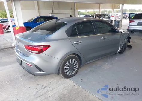 2021 Kia Rio S z USA, uszkodzony, nr VIN 3KPA24AD2ME384349